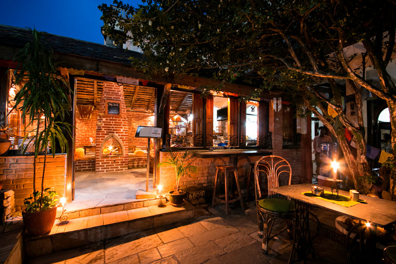 A welcoming courtyard and lounge at Peace Eye Guest House